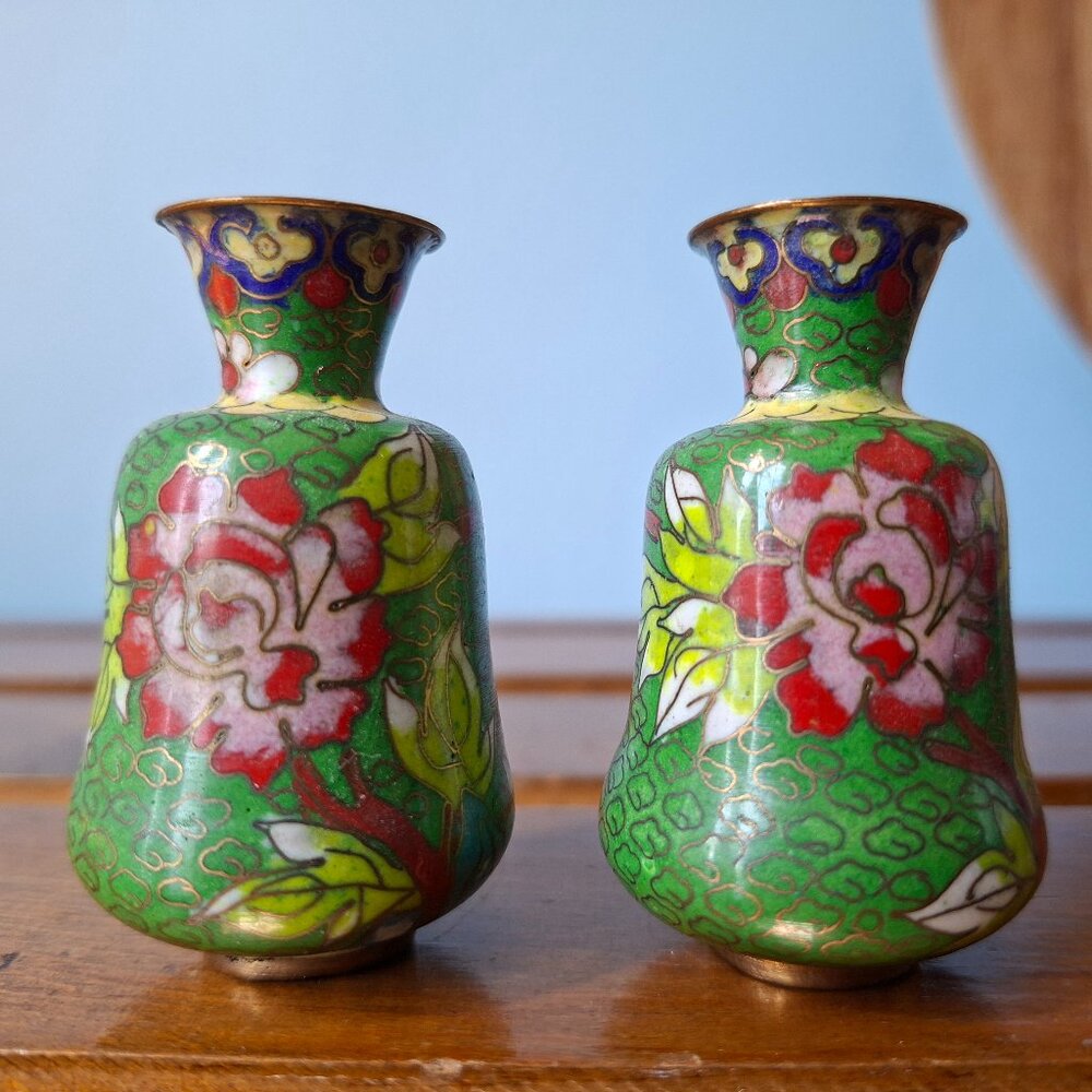 Pair Vintage Chinese Cloisonné 2.5" Mini Bud Vases Green Floral Enamel